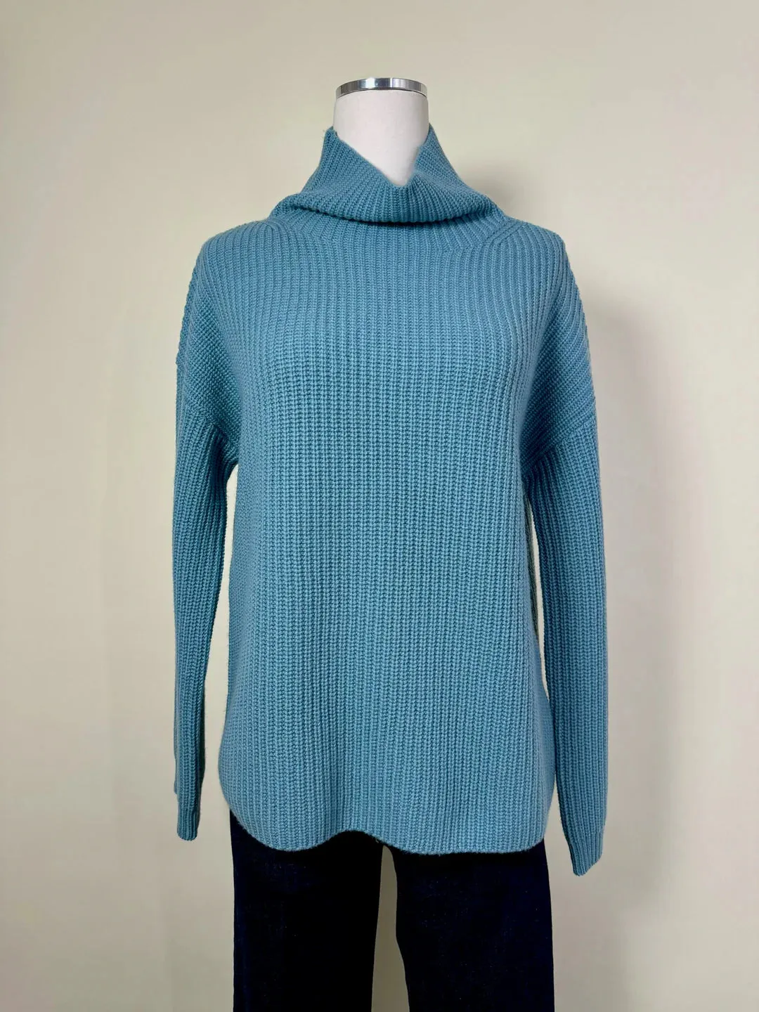 0039 ITALY LONA Cashmere/Wool Turtleneck Sweater in Ocean 