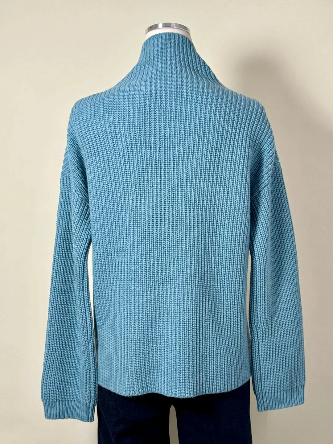 0039 ITALY LONA Cashmere/Wool Turtleneck Sweater in Ocean 