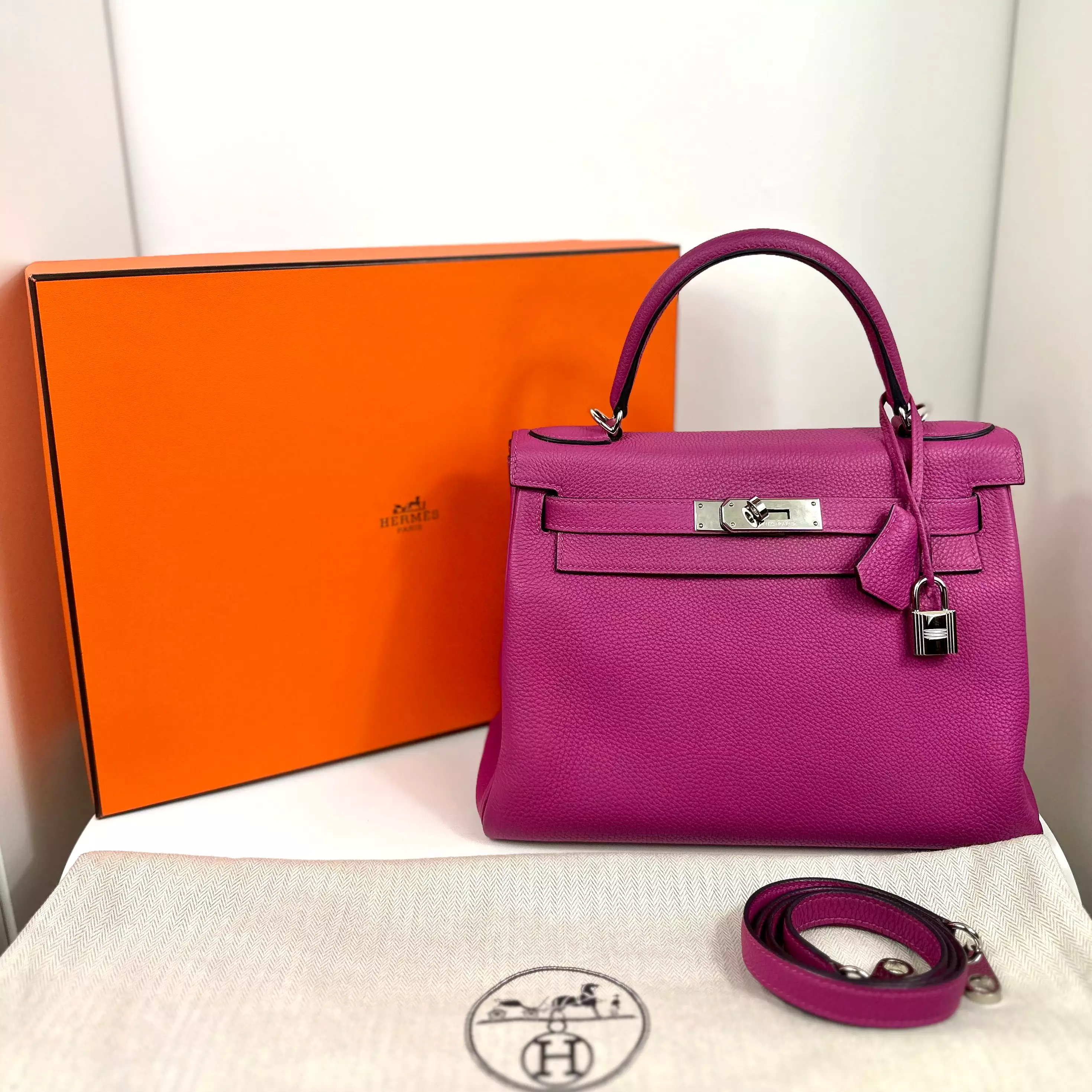 HERMÈS Kelly Handbag Rose Pourpre Togo with Palladium Hardware 28