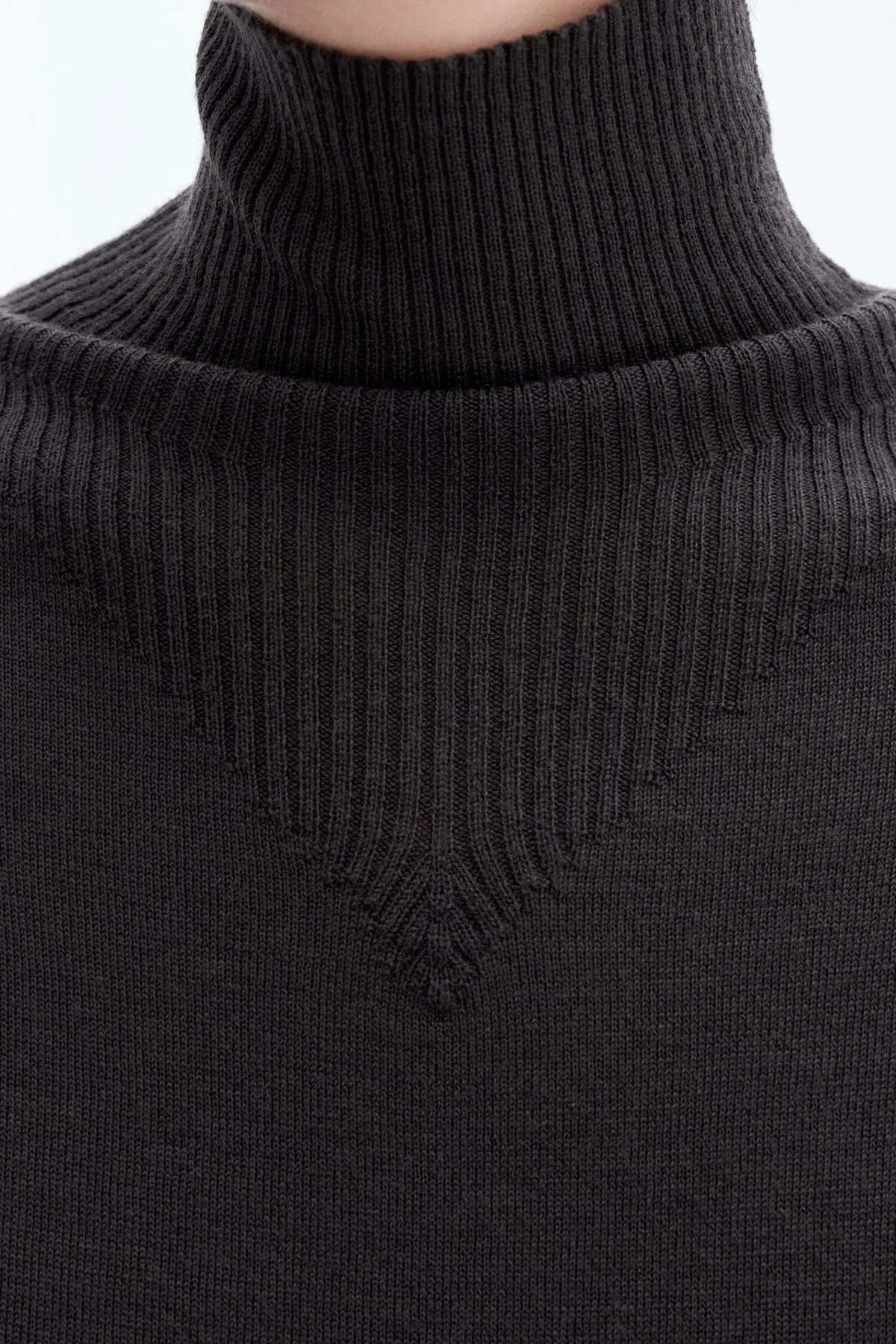 Merino Turtleneck Sweater - Dark Oak