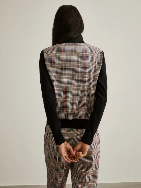 Turtleneck sweater with checkered pattern