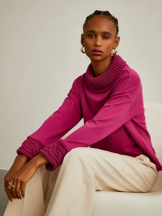 Turtleneck sweater with knitted fabric