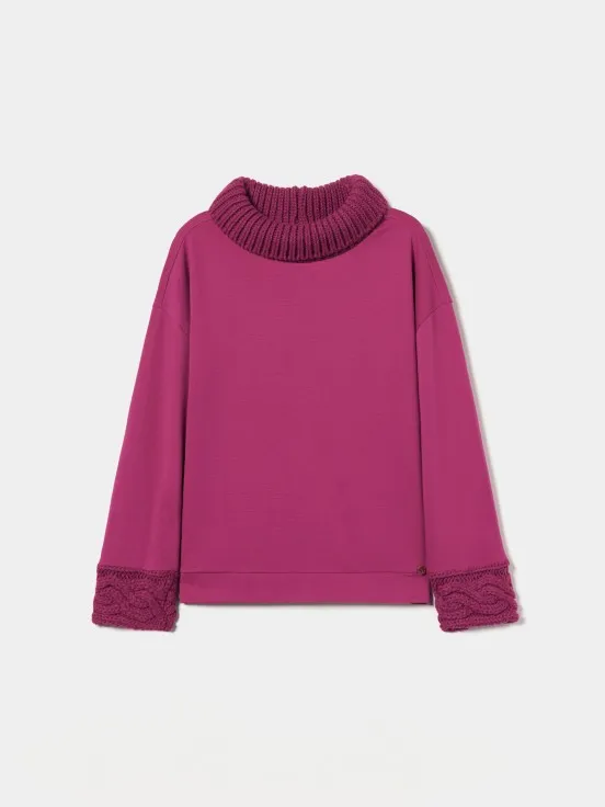 Turtleneck sweater with knitted fabric